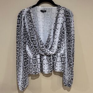 Express snake wrap top